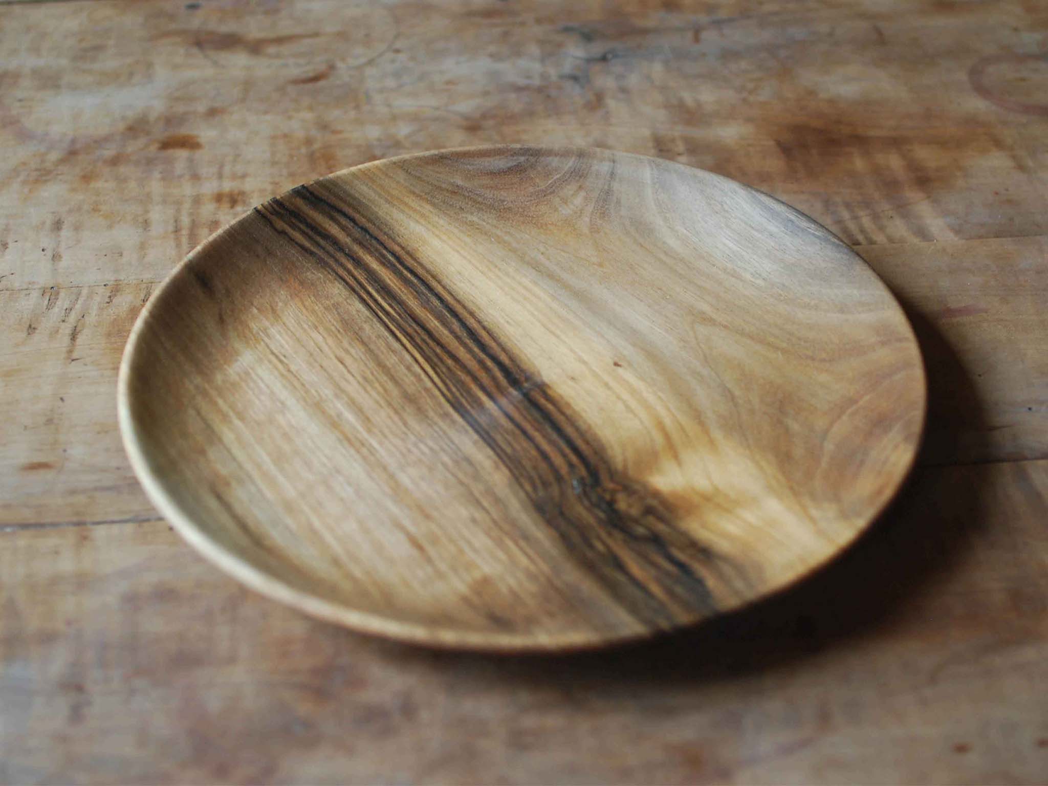 Assiette creuse en bois de noyer - 23 cm 